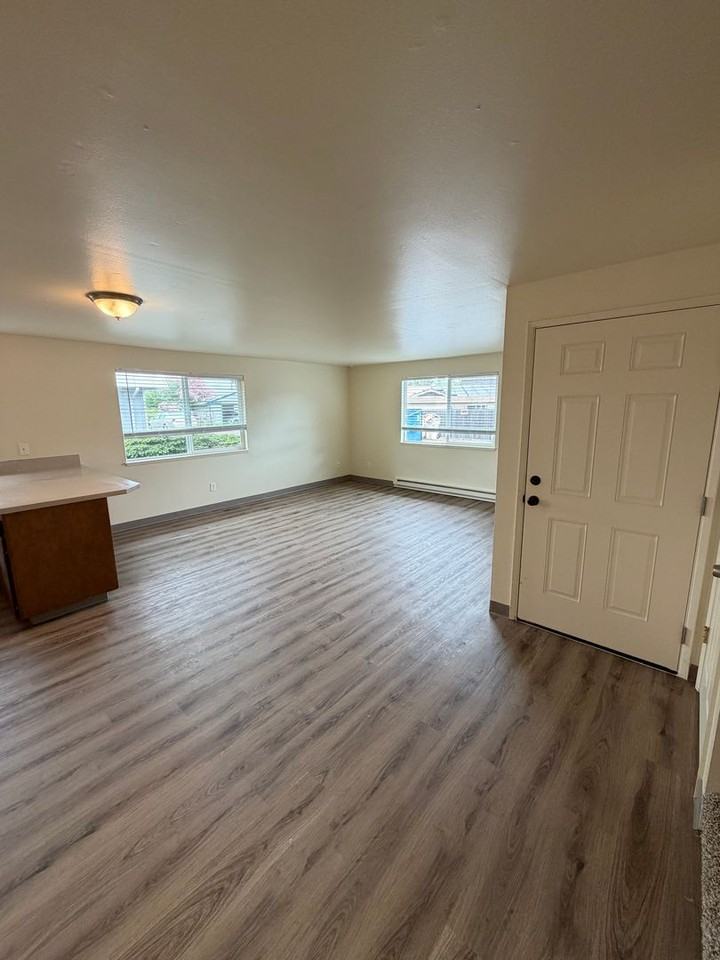 1427 Nw Kings Blvd - Photo 2 of 25