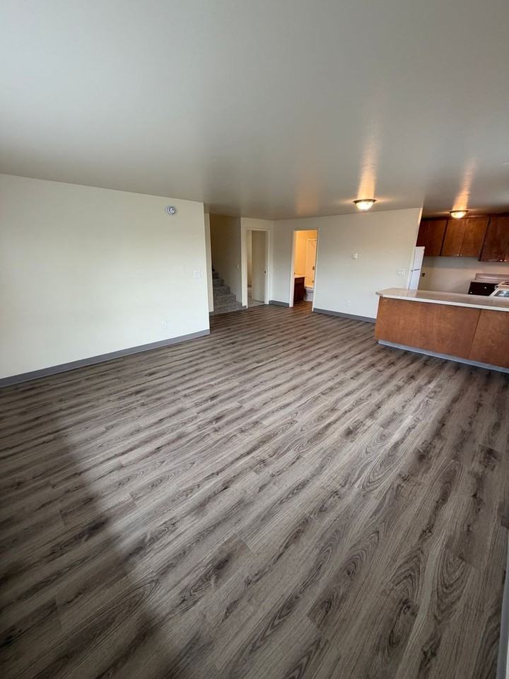 1427 Nw Kings Blvd - Photo 3 of 25