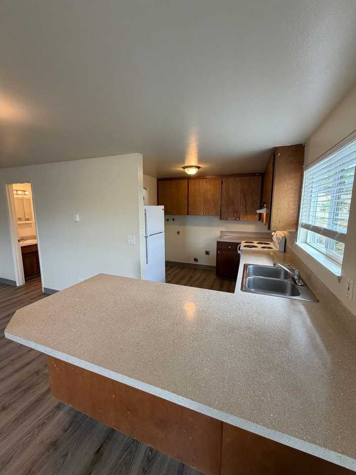 1427 Nw Kings Blvd - Photo 4 of 25