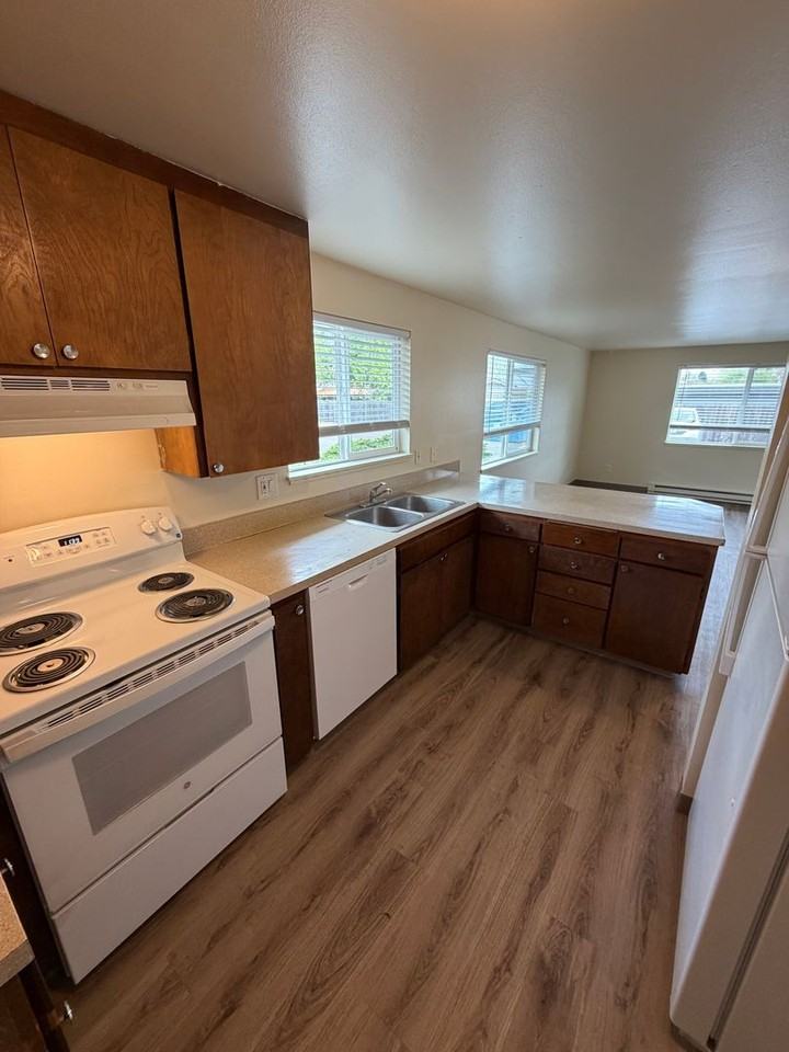 1427 Nw Kings Blvd - Photo 6 of 25