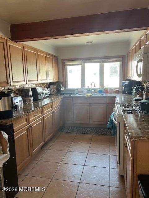 319 Roosevelt Ave - Photo 3 of 10