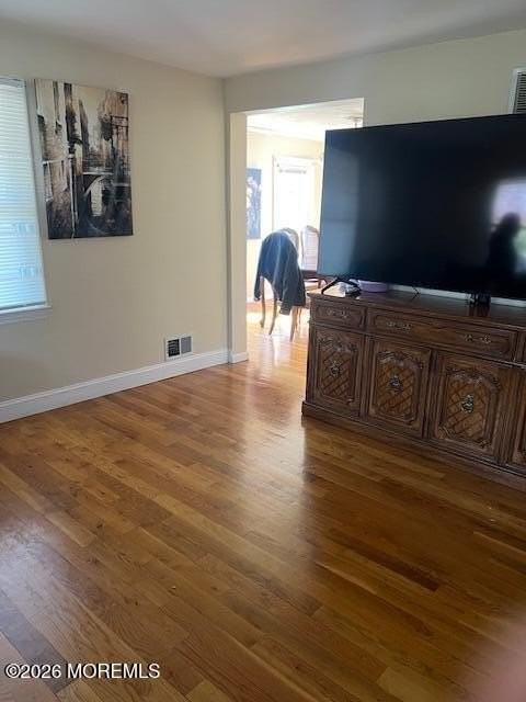 319 Roosevelt Ave - Photo 5 of 10