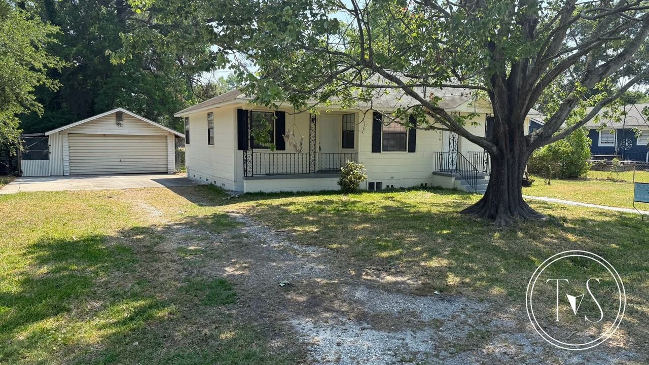 416 Pinehurst Pl - Photo 3 of 16
