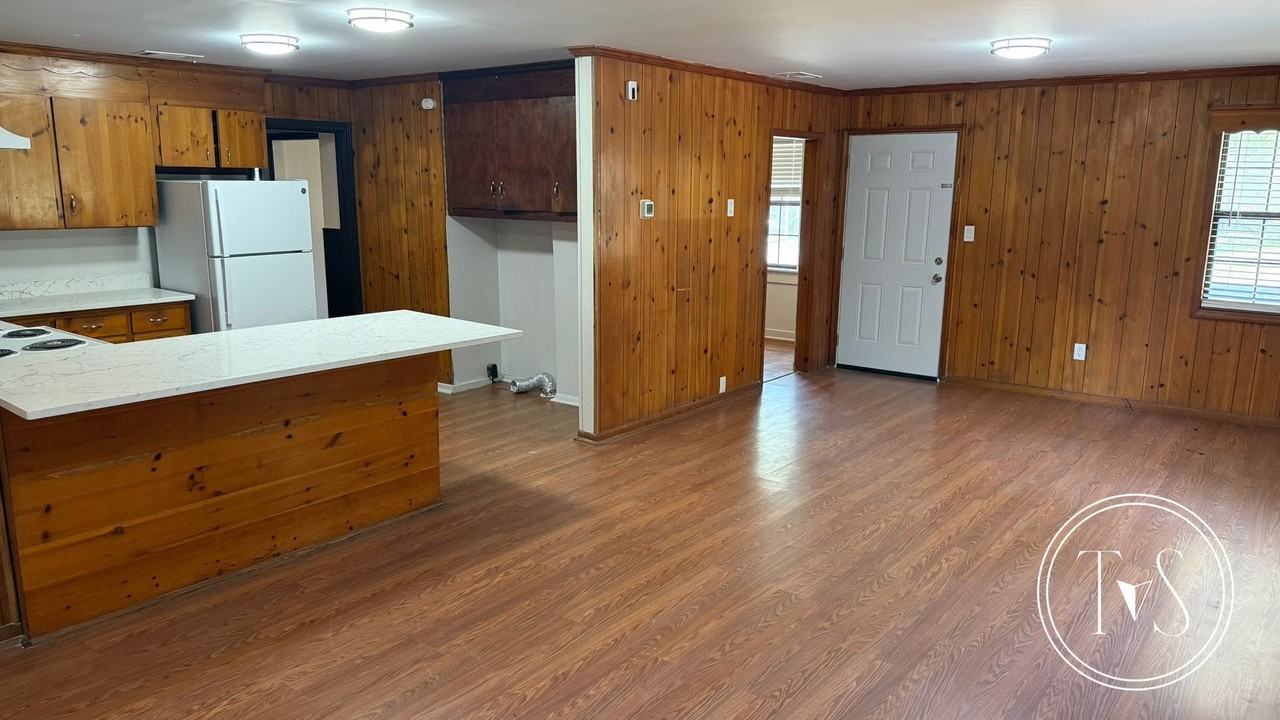 416 Pinehurst Pl - Photo 5 of 16