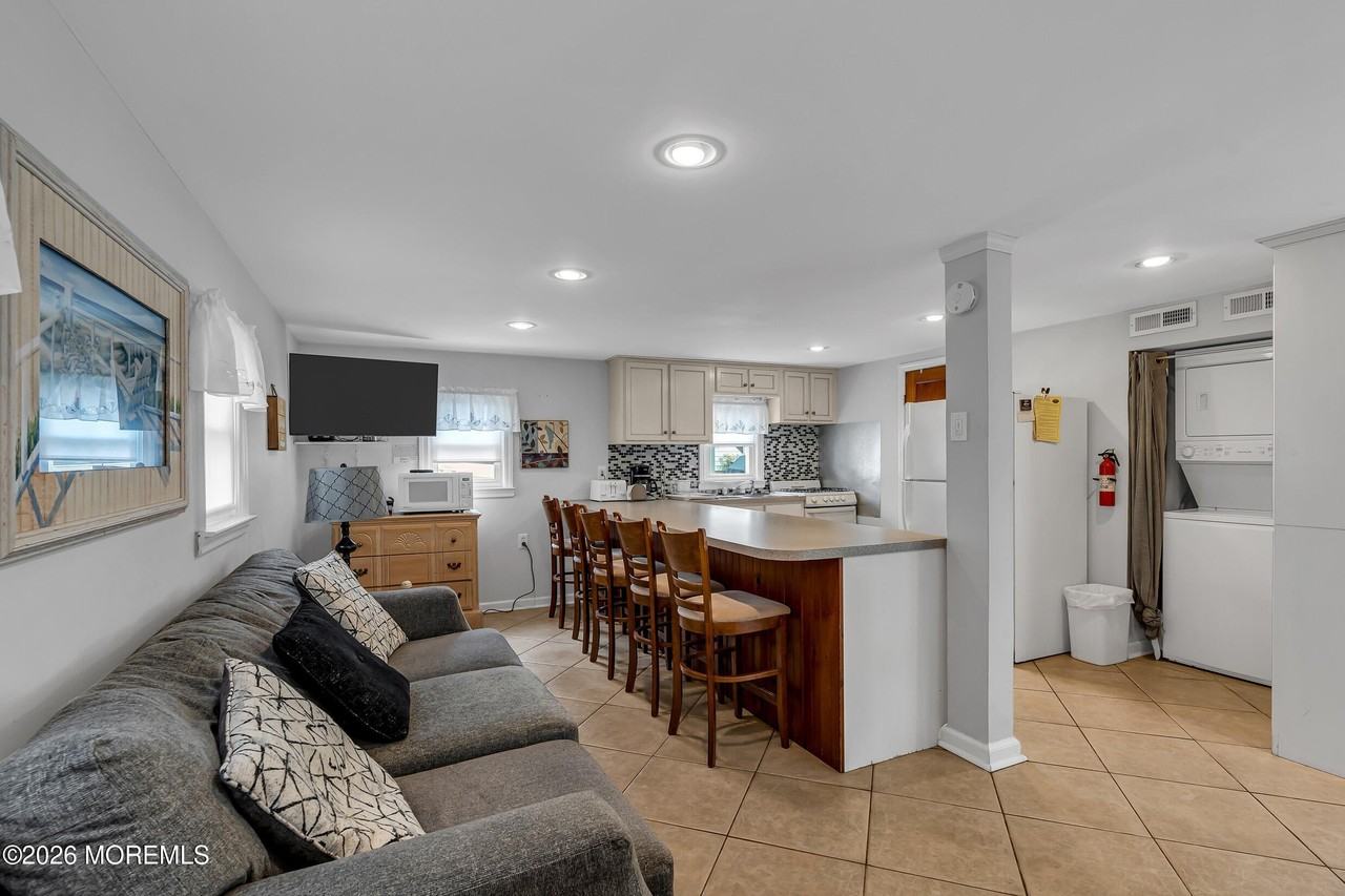 21 E Bay Way - Photo 2 of 23