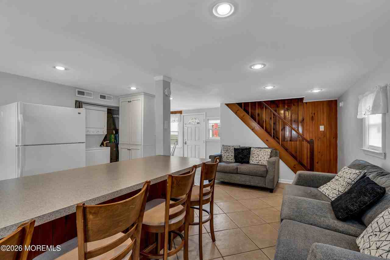 21 E Bay Way - Photo 3 of 23