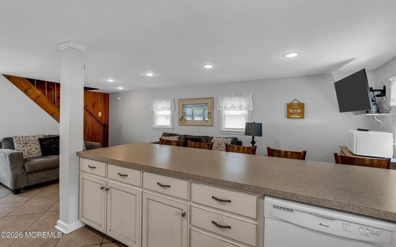 21 E Bay Way - Photo 6 of 23