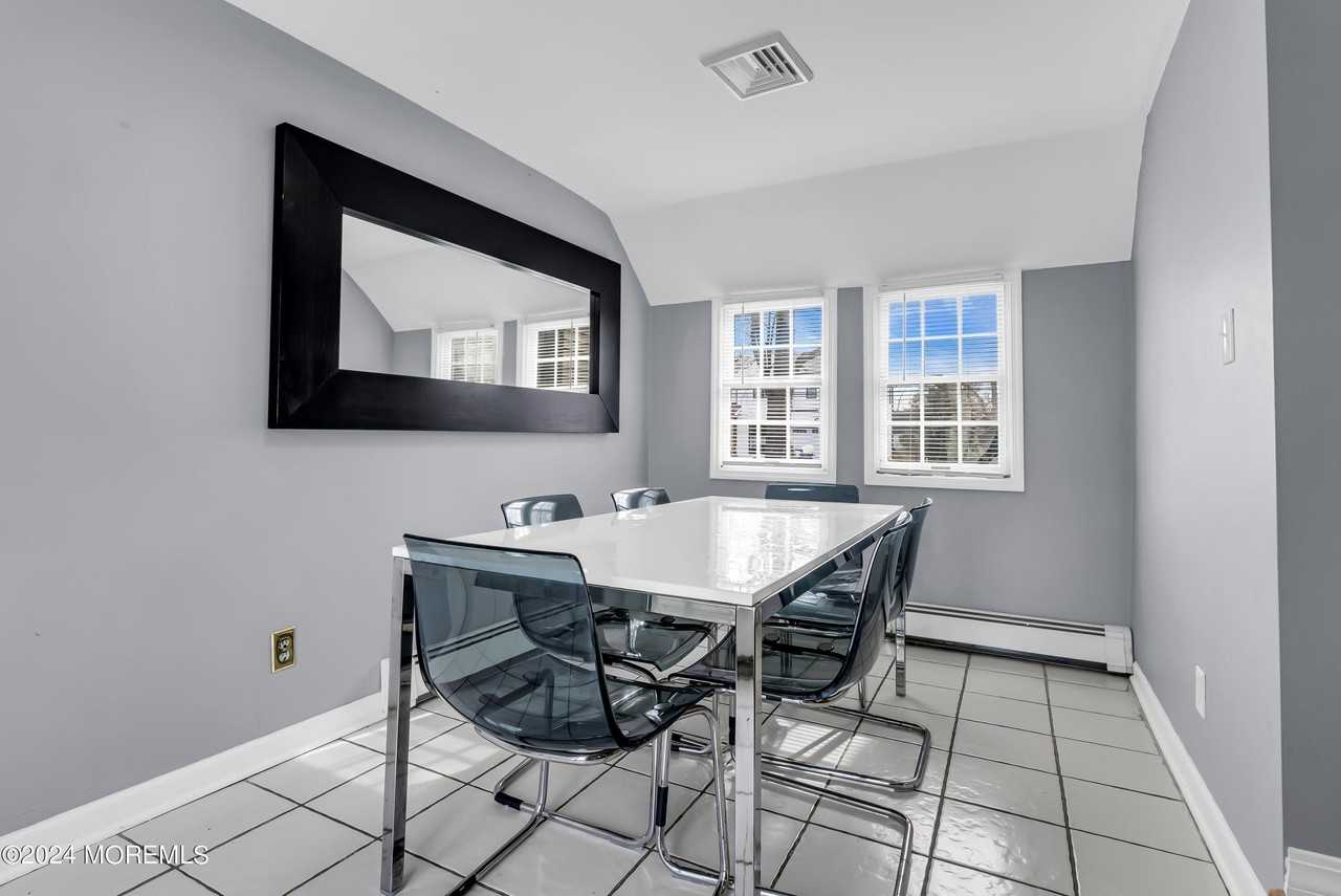 329 Yorke Ave - Photo 6 of 12