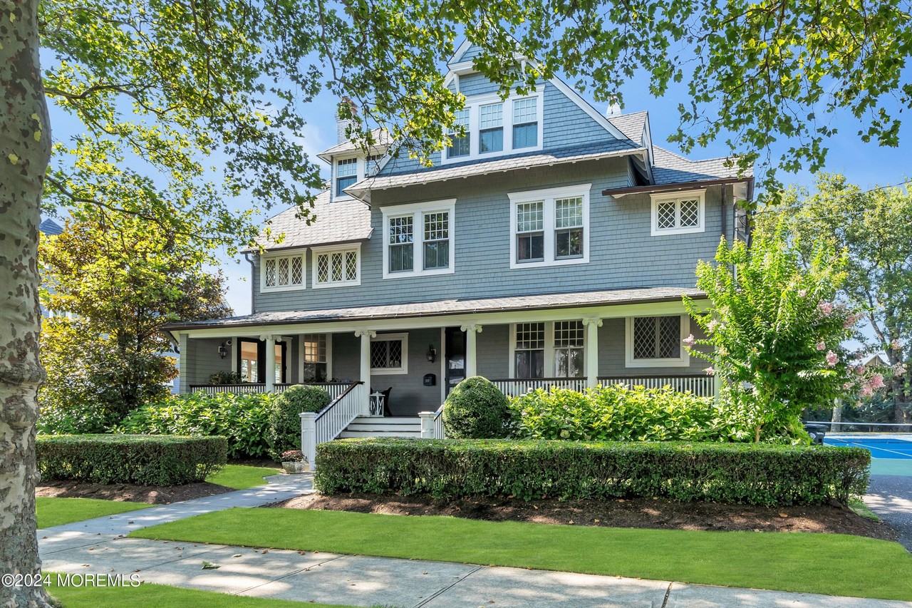 207 Monmouth Ave - Photo 3 of 50