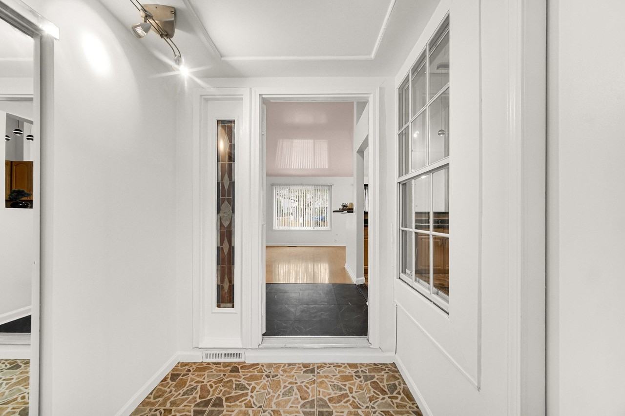 533 Lyon Dr - Photo 5 of 17