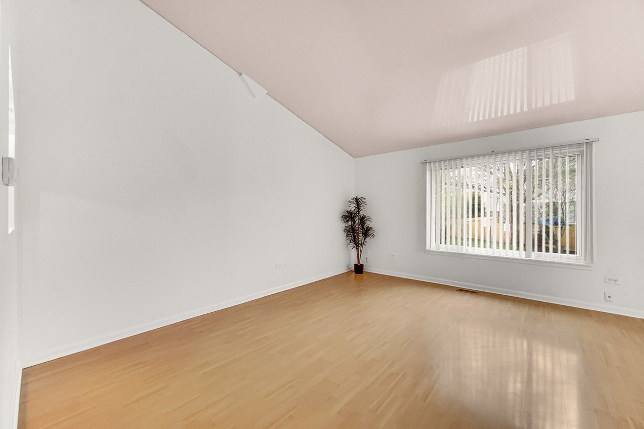 533 Lyon Dr - Photo 6 of 17