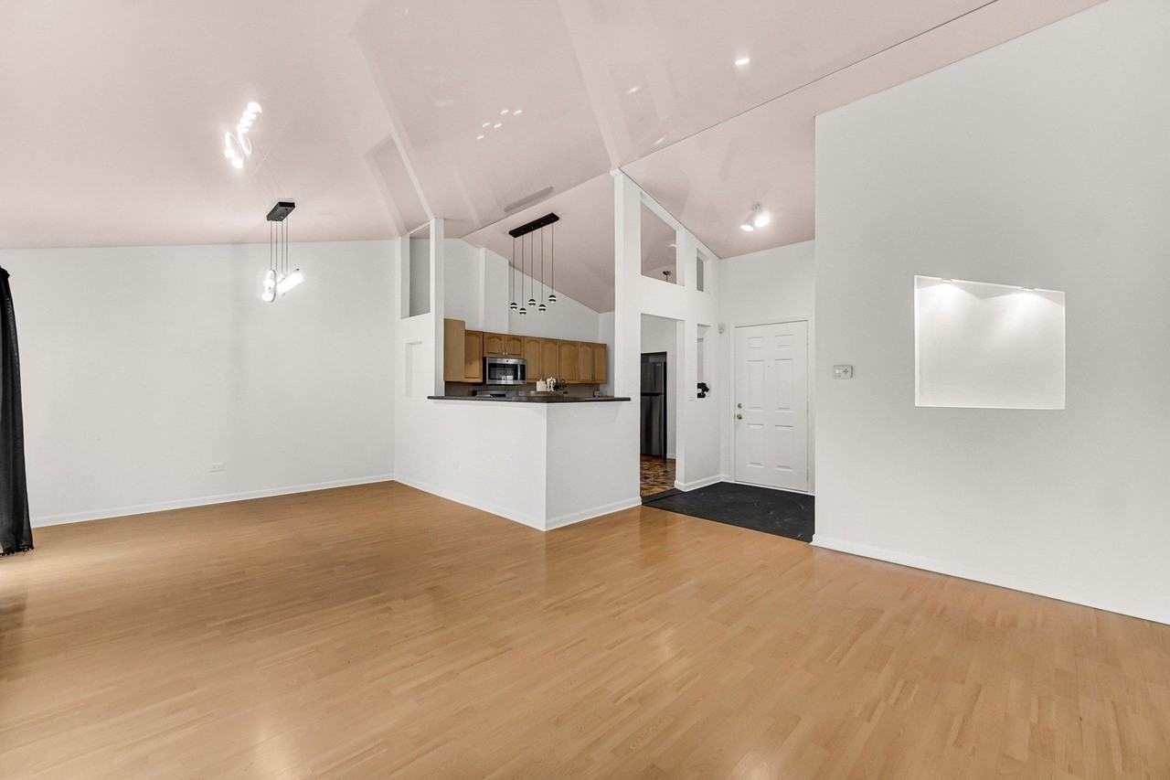 533 Lyon Dr - Photo 7 of 17