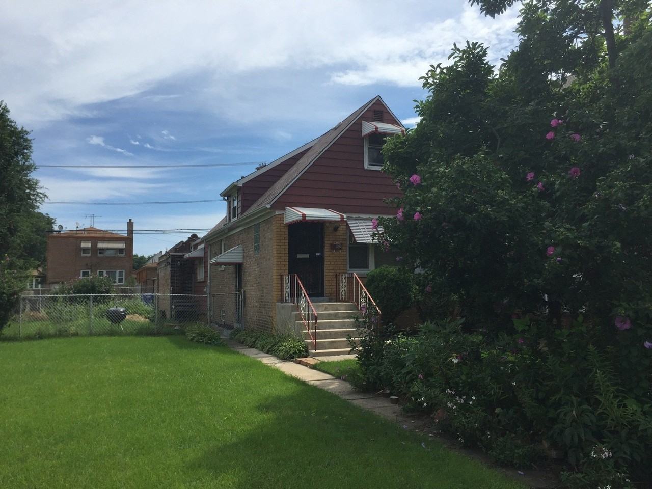 8021 S Coles Ave - Photo 3 of 14