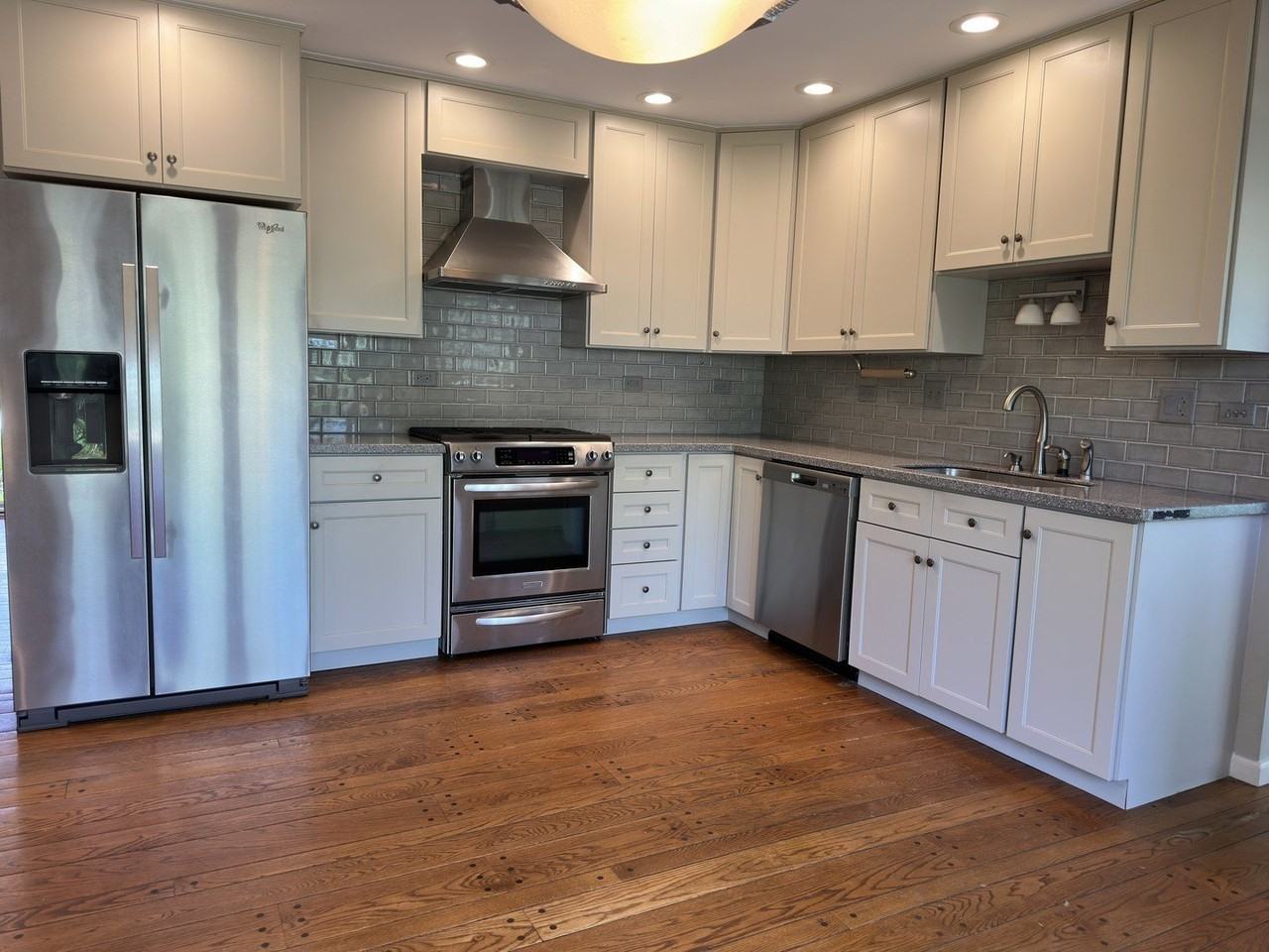 1920 E Peachtree Ln - Photo 2 of 18