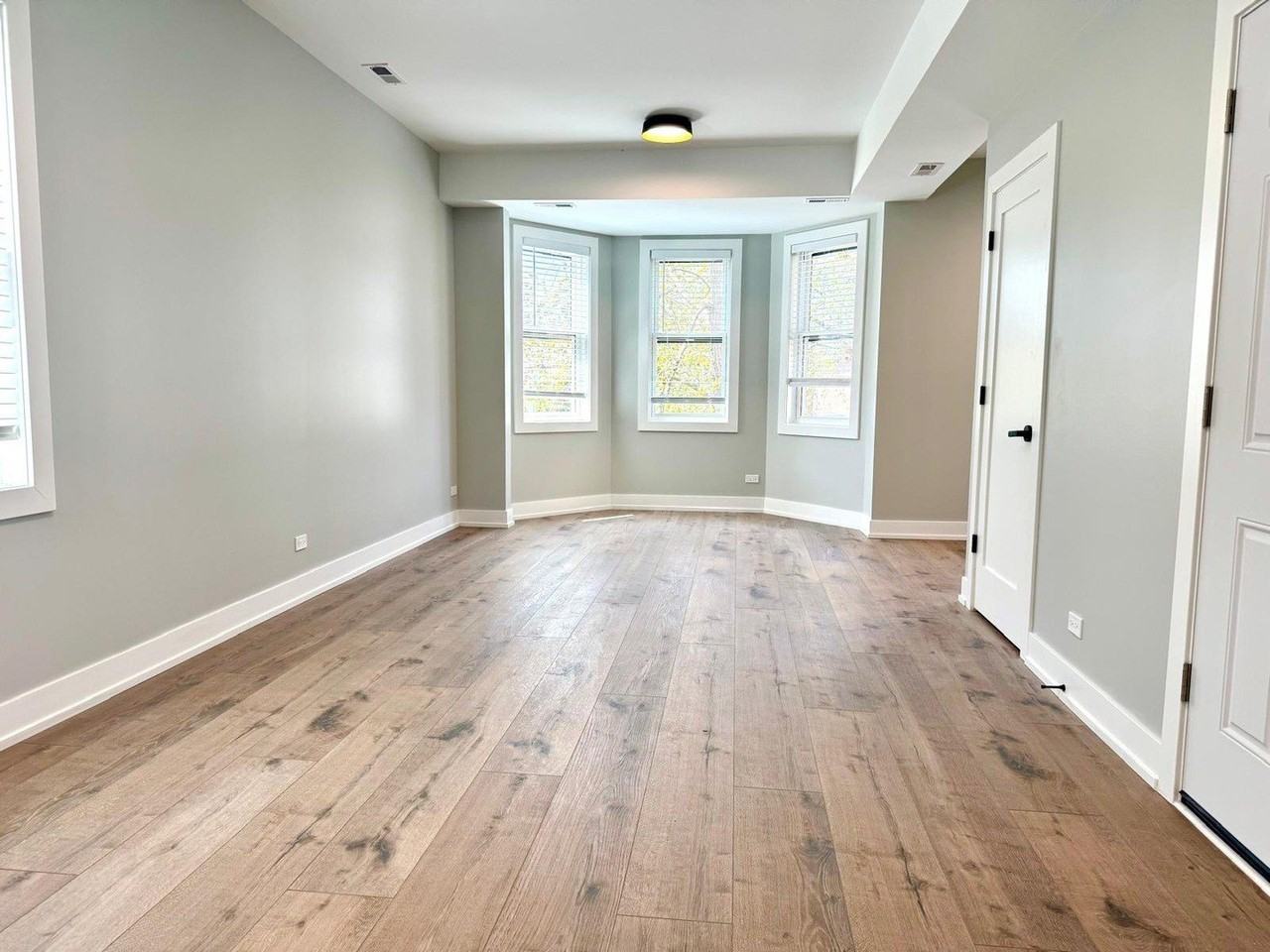 1709 N Maplewood Ave #3F - Photo 2 of 18