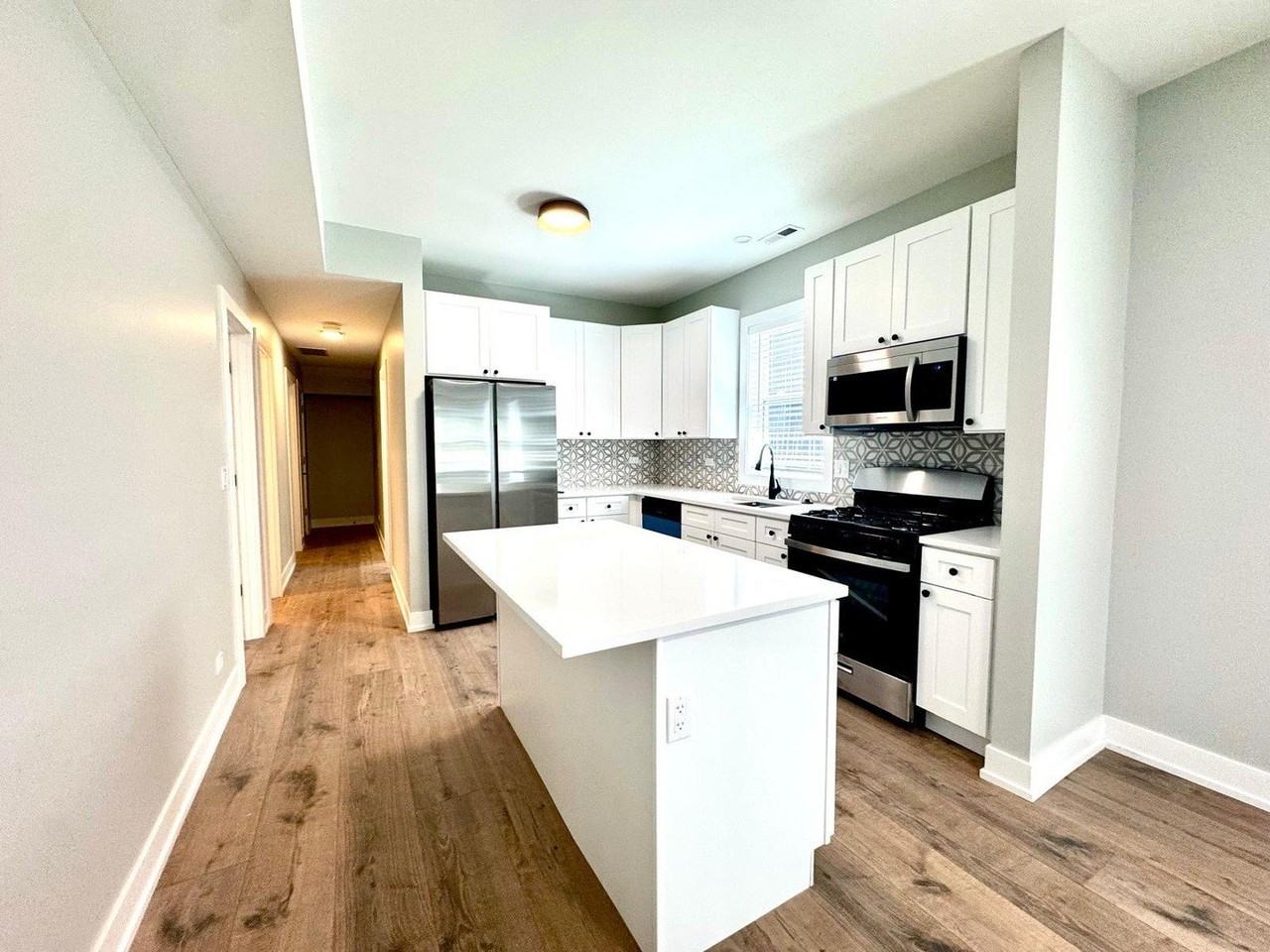 1709 N Maplewood Ave #3F - Photo 6 of 18