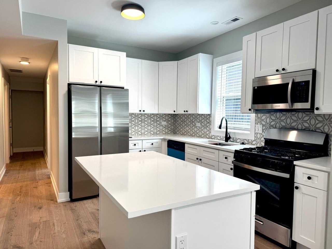 1709 N Maplewood Ave #3F - Photo 7 of 18