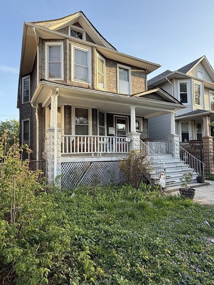 4129 W School St #2 - Photo 3 of 21