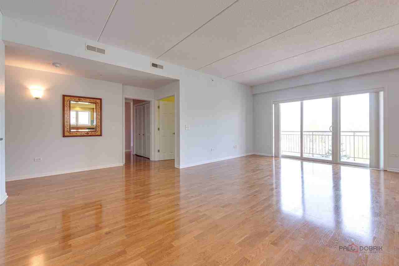 799 Graceland Ave #402A - Photo 4 of 39