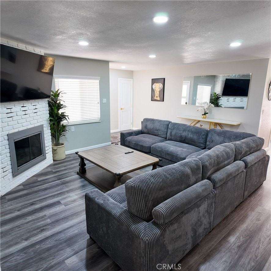 18328 Symeron Rd - Photo 5 of 50