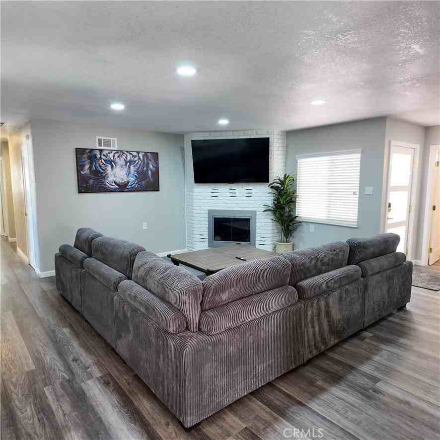 18328 Symeron Rd - Photo 6 of 50