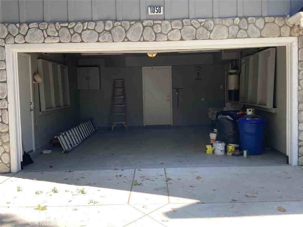 1050 Carousel Rd - Photo 3 of 28