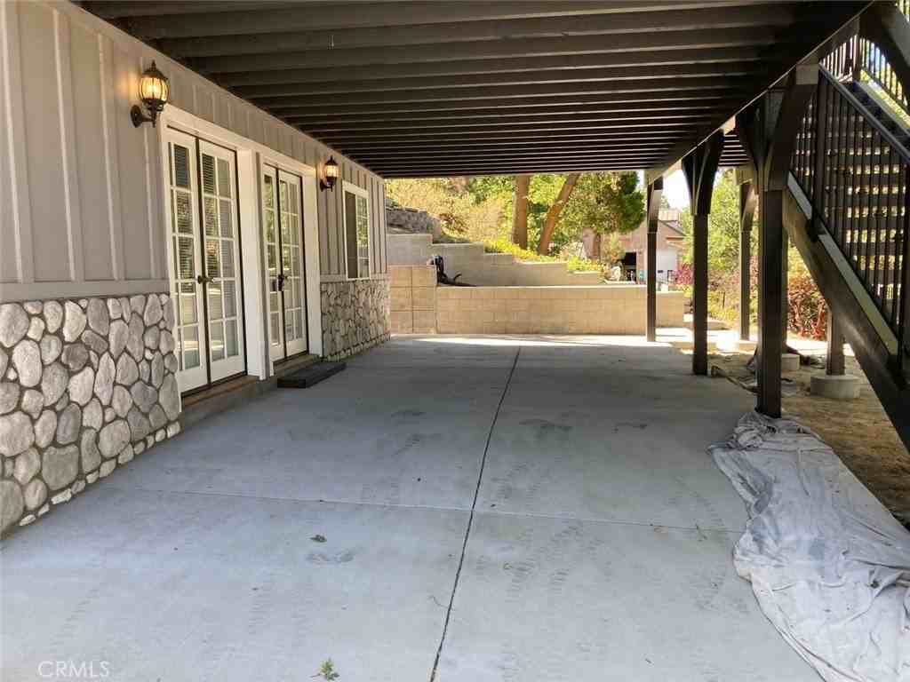 1050 Carousel Rd - Photo 4 of 28