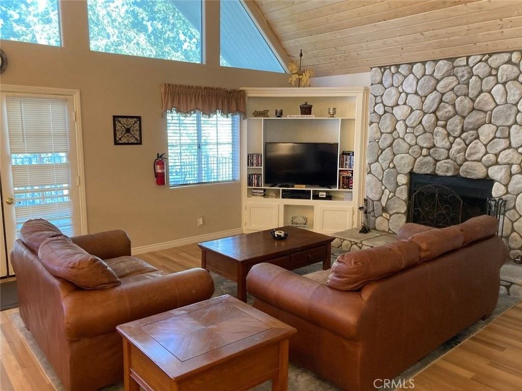 1050 Carousel Rd - Photo 5 of 28