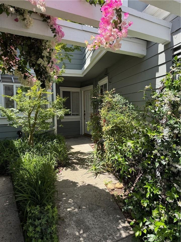 208 Santa Rosa Ct #208 - Photo 2 of 15