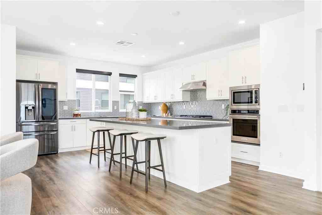 1660 Pomona Ave - Photo 5 of 25