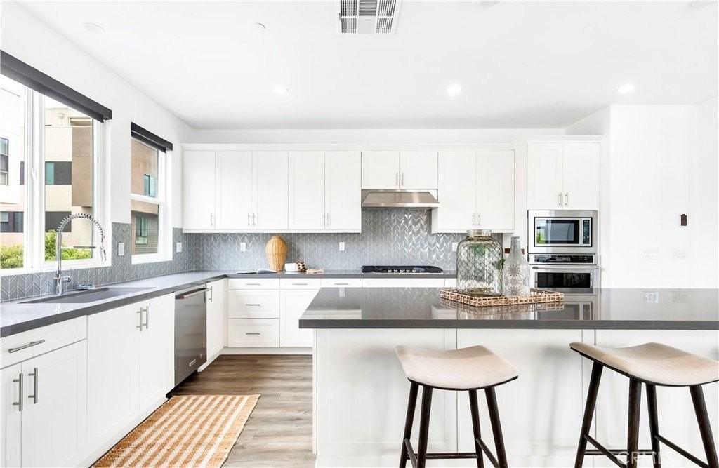 1660 Pomona Ave - Photo 6 of 25