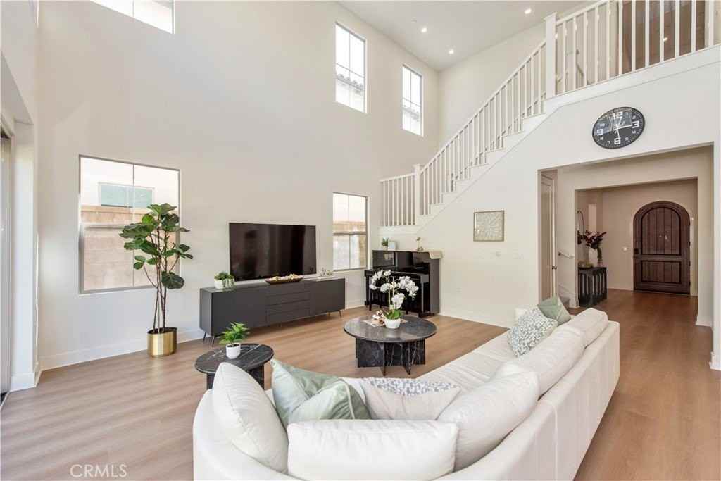 100 Bright Star - Photo 2 of 30