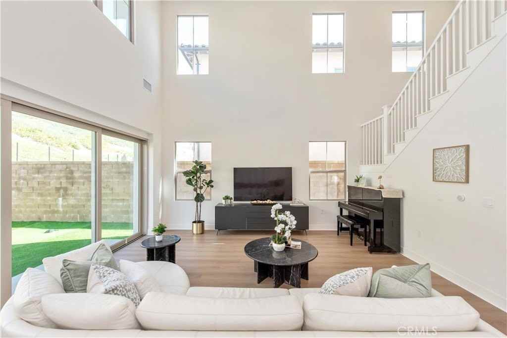 100 Bright Star - Photo 3 of 30