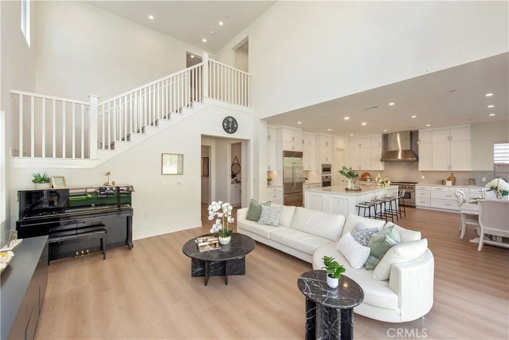 100 Bright Star - Photo 6 of 30