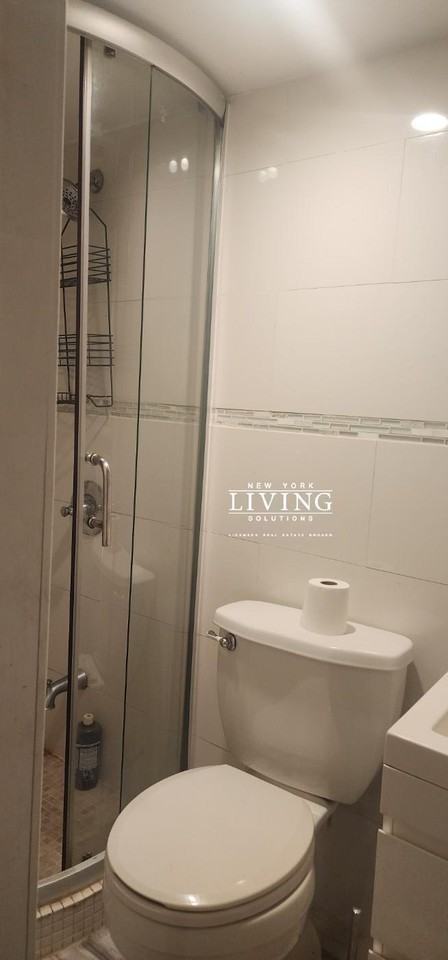 184 Stuyvesant Ave - Photo 3 of 6