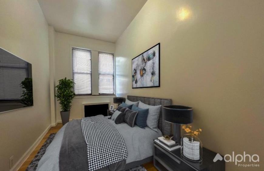 315 E 108th St - Photo 2 of 7