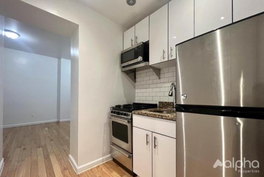 315 E 108th St - Photo 4 of 7