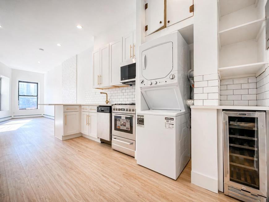 189 Jefferson Ave - Photo 4 of 6