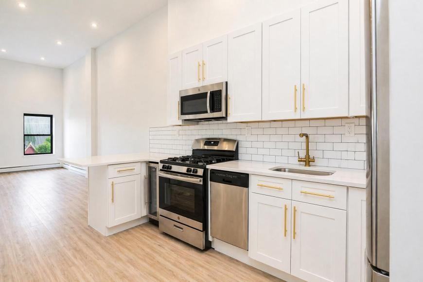 189 Jefferson Ave - Photo 5 of 6