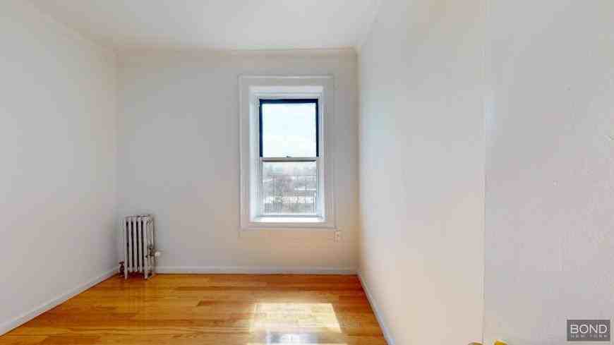 387 S 4th St - Photo 3 of 7