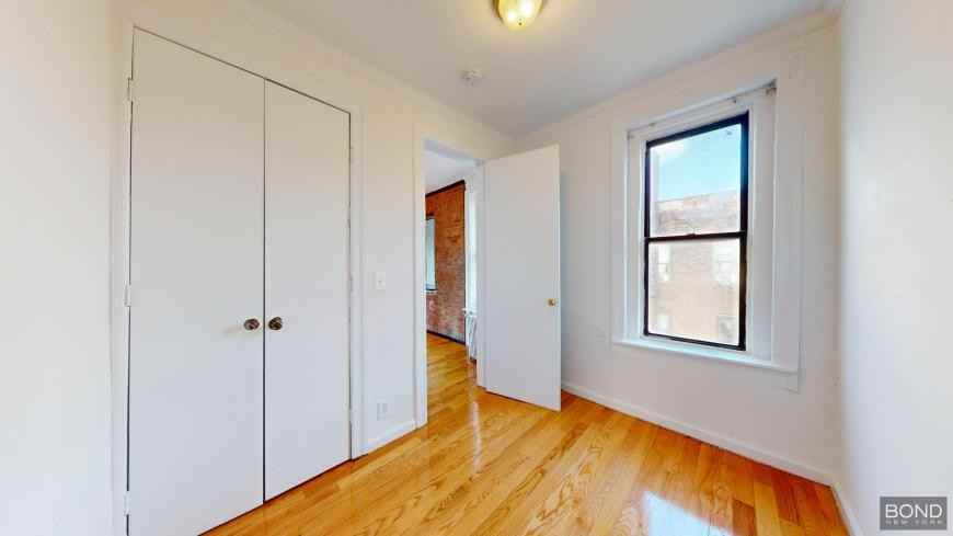 387 S 4th St - Photo 4 of 7