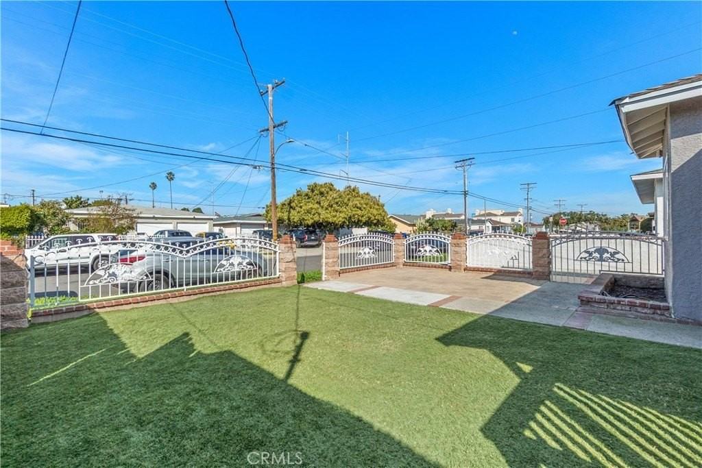 4516 W 165th St - Photo 5 of 30