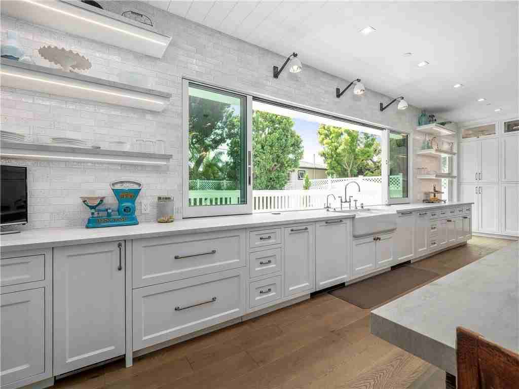 3403 Laurel Ave - Photo 6 of 50