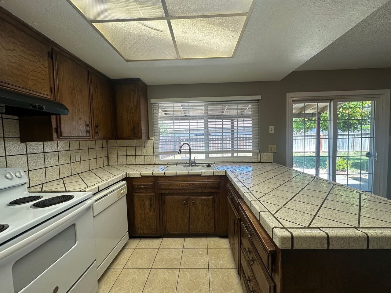 1175 E Edison St - Photo 6 of 29