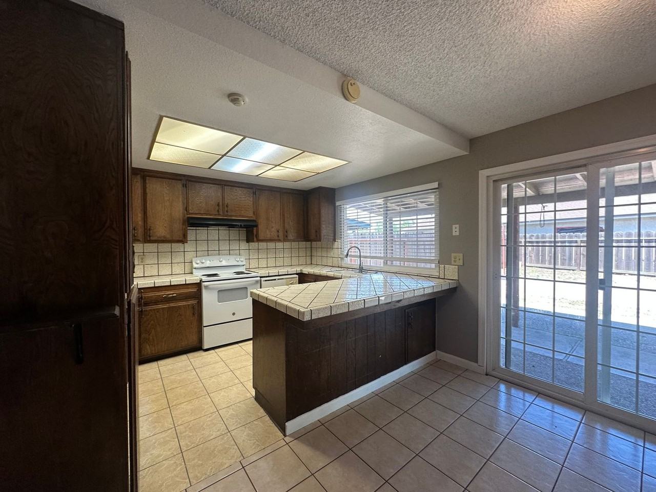 1175 E Edison St - Photo 7 of 29