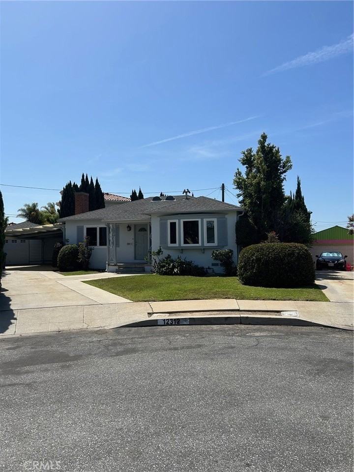 12312 Navy St - Photo 2 of 21