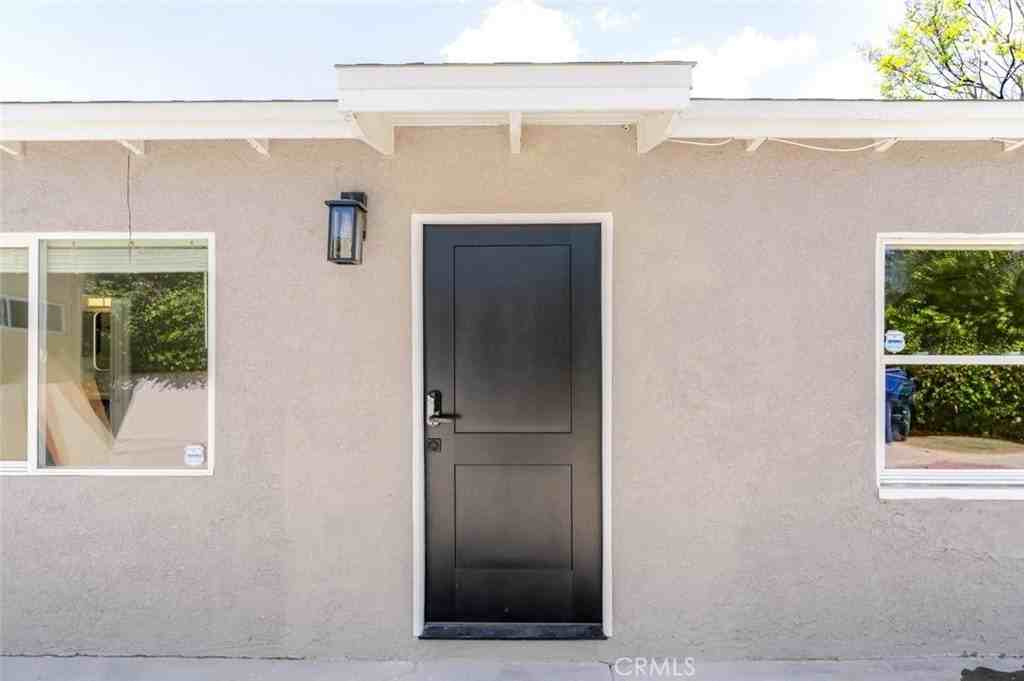 5730 Willowcrest Ave - Photo 4 of 18