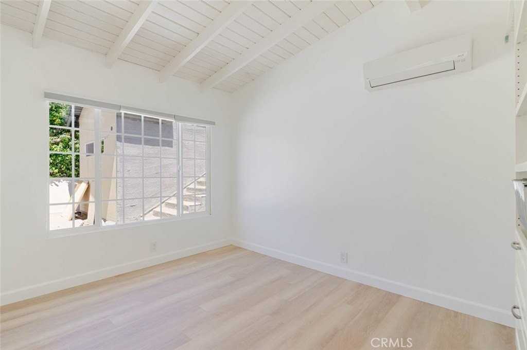 5730 Willowcrest Ave - Photo 5 of 18