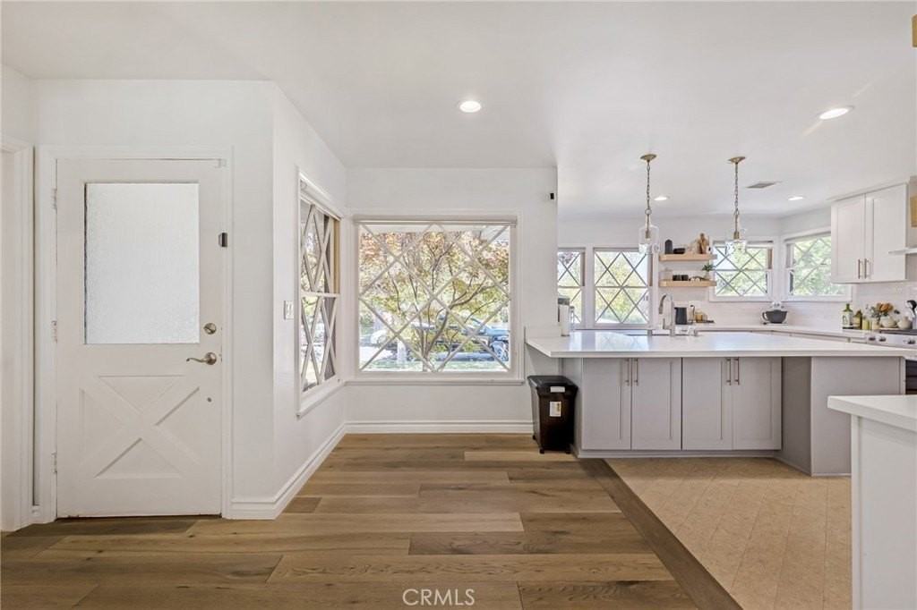 19544 Calvert St - Photo 6 of 24