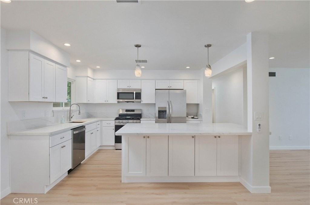 10533 Hillview Ave - Photo 2 of 23